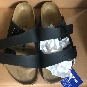 Black Birkenstocks men’s 8-8.5 /women’s 10-10.5